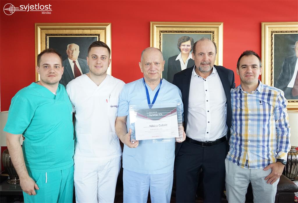 Die Anerkennung an die Augenklinik Svjetlost für die größte Anzahl installierter Synergy-Intraokularlinsen